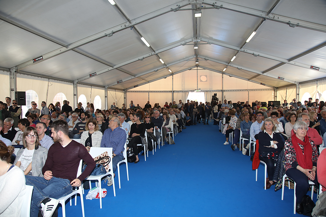 Festival della TV e dei Nuovi Media 2019_272.jpg - La percezione della legalità e dei diritti Tempi della giustizia e certezza della pena, burocrazia ossessiva, corruzione diffusa, criminalità che sembra controllare intere aree del Paese.  Legalità e diritti sono percepiti solo come concetti astratti ? Repressione e propaganda sono le uniche risposte possibili? Lirio Abbate e Gustavo Zagrebelsky.